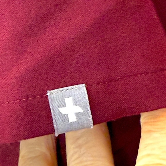 Figs Unisex Scrubs Top Sz M Maroon 100% Awesome - Picture 3 of 6